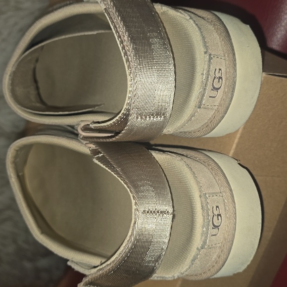 UGG Goldenstar Sand Suede Clogs, Sz 12 - Picture 2 of 9